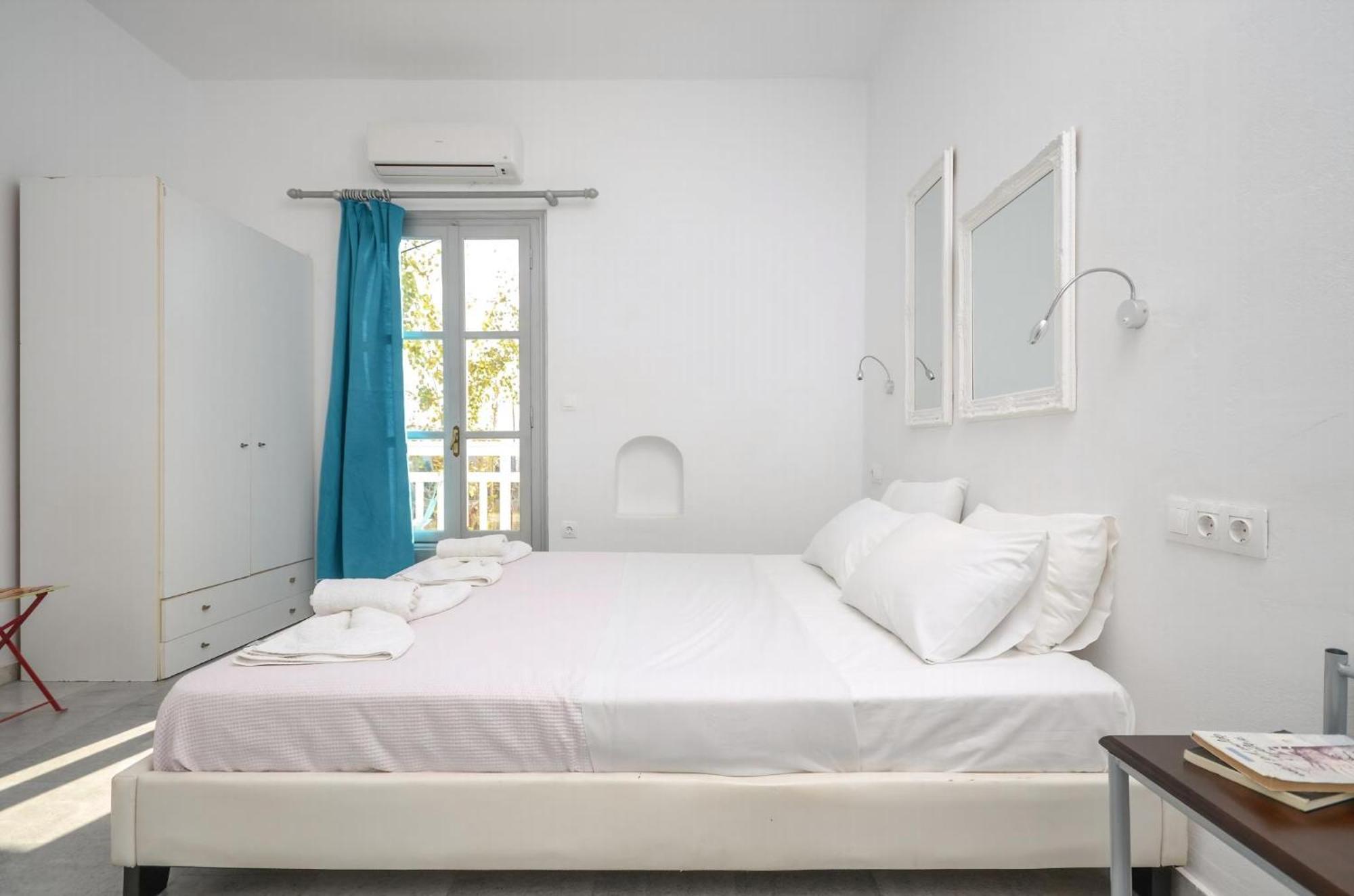 Quadruple Studio Dpan Saint George Naxos * Naxos City